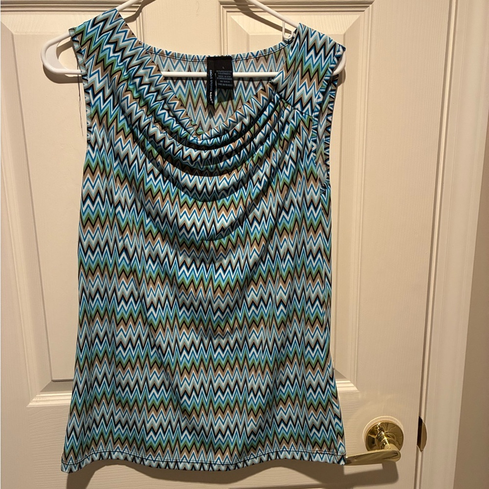 Chevron Patterned Sleeveless Top - Blue and Green
